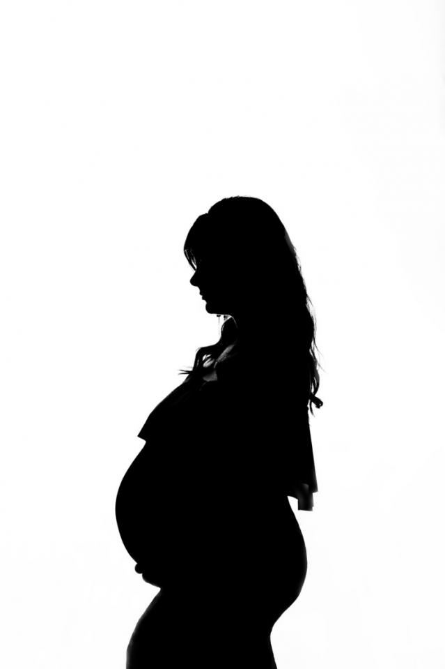 séance photo d'une femme enceinte