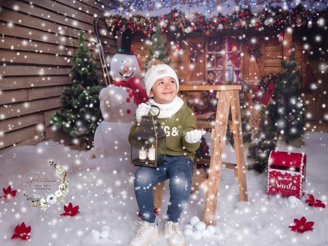 ❄️✨ Deuxième décor de Noël : un Noël blanc magique pour les enfants, avec boules de neige et traîneaux ! ✨❄️