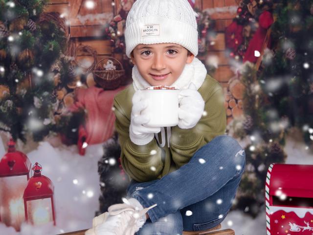 ❄️✨ Deuxième décor de Noël : un Noël blanc magique pour les enfants, avec boules de neige et traîneaux ! ✨❄️